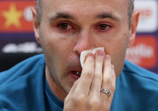 2018-04-27T122729Z_791058997_RC12F3F87E20_RTRMADP_3_SOCCER-SPAIN-FCB-INIESTA-DEPARTURE.JPG