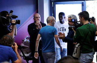 2018-04-27T121959Z_105835815_RC19CCE496C0_RTRMADP_3_SOCCER-SPAIN-FCB-INIESTA-DEPARTURE.JPG