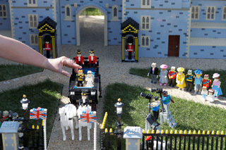 2018-05-10T115420Z_1123721511_RC1B436D94F0_RTRMADP_3_BRITAIN-ROYALS-LEGO.JPG