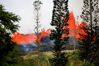 2018-05-19T212243Z_2094362222_RC1A370D1D00_RTRMADP_3_HAWAII-VOLCANO.JPG