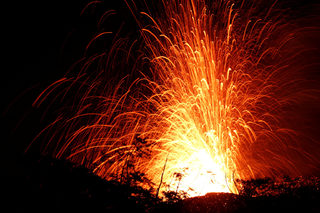 2018-05-19T115324Z_952721382_RC1AFF32AF00_RTRMADP_3_HAWAII-VOLCANO.JPG