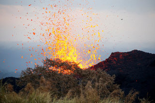 2018-05-19T202250Z_56359426_RC138454FB90_RTRMADP_3_HAWAII-VOLCANO.JPG