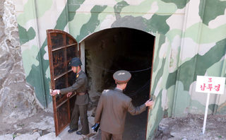 2018-05-24T230240Z_1917829287_RC1DD304AF90_RTRMADP_3_NORTHKOREA-MISSILES.JPG
