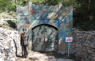 2018-05-24T235206Z_1627347918_RC17C46569A0_RTRMADP_3_NORTHKOREA-MISSILES.JPG