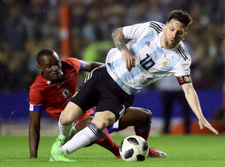 2018-05-30T011842Z_39616863_RC130D2710D0_RTRMADP_3_SOCCER-WORLDCUP-ARG-HAI.JPG