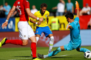 2018-06-10T153144Z_1446105615_RC1DFE5E1AB0_RTRMADP_3_SOCCER-WORLDCUP-AUT-BRA.JPG