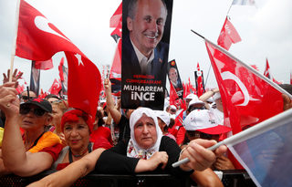 2018-06-23T094844Z_1977200932_RC1D380D99B0_RTRMADP_3_TURKEY-ELECTION.JPG