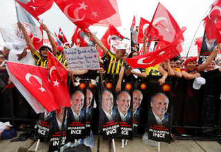 2018-06-23T094847Z_322383016_RC16FFE07AD0_RTRMADP_3_TURKEY-ELECTION.JPG