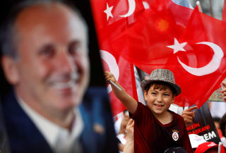 2018-06-23T133124Z_998899092_RC1715B42940_RTRMADP_3_TURKEY-ELECTION.JPG