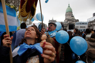 2018-08-08T210728Z_2138536948_RC1B556CA170_RTRMADP_3_ARGENTINA-ABORTION.JPG