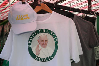 2018-08-23T144022Z_1160579930_RC1BAC35D940_RTRMADP_3_POPE-IRELAND.JPG