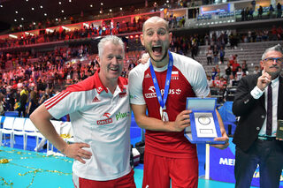 MVPBartoszKurekcelebratestogetherwithcoachVitalHeynen.jpg