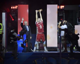 MichalKubiakliftingthetrophyforthe2018worldchampions.jpg