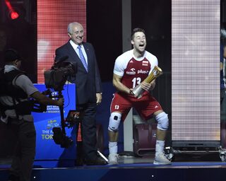 PolandteamcaptainMichalKubiaksavouringthemomentafterreceivingtheiconictrophyforthe2018worldchampions.jpg