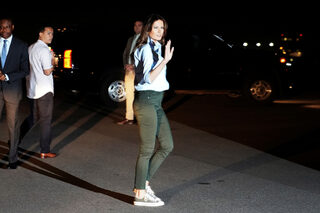 2018-10-04T050855Z_848851867_RC1E38344CC0_RTRMADP_3_USA-TRUMP-MELANIA-GHANA.JPG