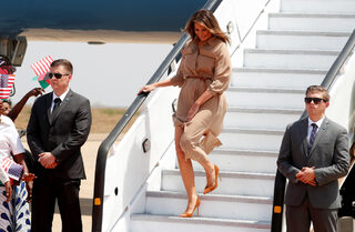 2018-10-04T114643Z_1926139129_RC1B0AFE8D10_RTRMADP_3_USA-TRUMP-MELANIA-MALAWI.JPG