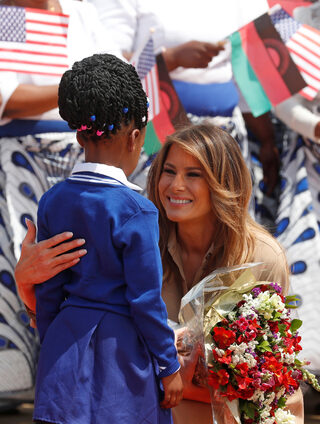2018-10-04T113840Z_2051806342_RC17EECD3820_RTRMADP_3_USA-TRUMP-MELANIA-MALAWI.JPG