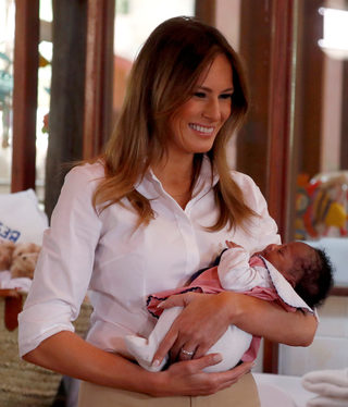 2018-10-05T102742Z_739035650_RC122CF2B9A0_RTRMADP_3_USA-TRUMP-MELANIA-KENYA.JPG