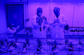 2018-10-15T132638Z_16059195_RC1E6D256DE0_RTRMADP_3_CANADA-MARIJUANA-COLLEGE.JPG