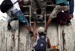 2018-11-02T210827Z_1819700393_RC19481AC120_RTRMADP_3_USA-IMMIGRATION-CARAVAN.JPG