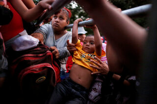 2018-11-01T160251Z_13027770_RC1C6514A5D0_RTRMADP_3_USA-IMMIGRATION-CARAVAN.JPG