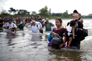 2018-11-02T200443Z_1457850618_RC1DAB7E7B90_RTRMADP_3_USA-IMMIGRATION-CARAVAN.JPG