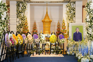 2018-11-03T124913Z_966671811_RC1DE07DDED0_RTRMADP_3_SOCCER-ENG-LEI-CRASH-FUNERAL.JPG