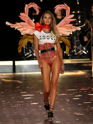 2018-11-09T021349Z_815229943_RC115BCDD6B0_RTRMADP_3_FASHION-NEW-YORK-VICTORIAS-SECRET.JPG