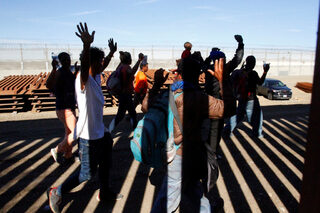 2018-11-26T014716Z_506613621_RC1520AE8FF0_RTRMADP_3_USA-IMMIGRATION-CARAVAN.JPG