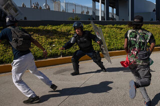 2018-11-26T043749Z_429851748_RC19FA945B40_RTRMADP_3_USA-IMMIGRATION-CARAVAN.JPG
