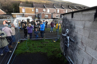 2018-12-22T135140Z_1988071545_RC14535EDA50_RTRMADP_3_BRITAIN-BANSKY.JPG
