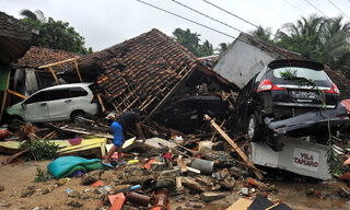 2018-12-23T081144Z_82164928_RC1E310199A0_RTRMADP_3_INDONESIA-TSUNAMI.JPG