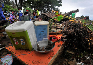 2018-12-23T081357Z_1512338094_RC1AE8FF5850_RTRMADP_3_INDONESIA-TSUNAMI.JPG