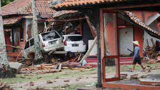 2018-12-23T092440Z_566824176_RC188591A5C0_RTRMADP_3_INDONESIA-TSUNAMI.JPG