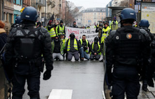 2019-01-12T144806Z_78120216_RC132ACA0C00_RTRMADP_3_FRANCE-PROTESTS.JPG