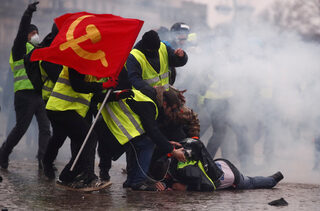 2019-01-12T152532Z_1295530545_RC1F13720140_RTRMADP_3_FRANCE-PROTESTS.JPG