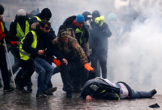 2019-01-12T152718Z_13565572_RC1FA66F9210_RTRMADP_3_FRANCE-PROTESTS.JPG