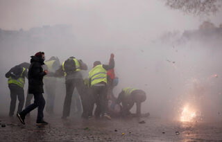 2019-01-12T153453Z_1979913122_RC1764E1EDF0_RTRMADP_3_FRANCE-PROTESTS.JPG