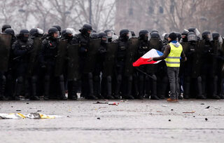 2019-01-12T154306Z_896114625_RC1EF4BE7860_RTRMADP_3_FRANCE-PROTESTS.JPG
