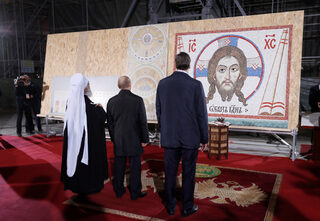 Russian President Vladimir Putin, Serbian President Aleksandar Vucic and Serbian Patriarch Irinej stand in St Sava temple in Belgrade