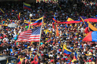 2019-01-23T210031Z_1566002543_RC1D767F7290_RTRMADP_3_VENEZUELA-POLITICS.JPG
