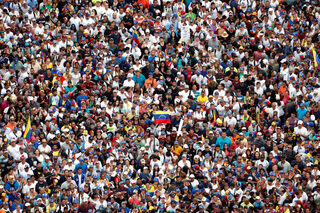 2019-01-23T152508Z_1918218789_RC16084D6C40_RTRMADP_3_VENEZUELA-POLITICS.JPG