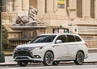 Mitsubishi-Outlander_PHEV-2017-1600-05.jpg
