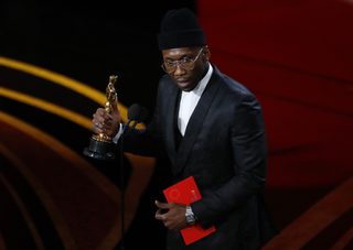 2019-02-25T022728Z_83099763_HP1EF2P06TRU7_RTRMADP_3_AWARDS-OSCARS.JPG