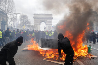 2019-03-16T120121Z_1272207605_RC1A2E11FF50_RTRMADP_3_FRANCE-PROTESTS.JPG