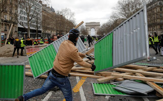2019-03-16T102647Z_1573209617_RC1D87D35ED0_RTRMADP_3_FRANCE-PROTESTS.JPG