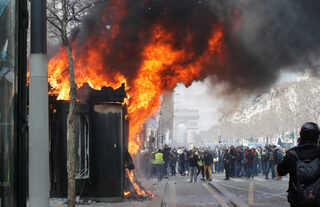 2019-03-16T124012Z_1857179455_RC1974FA3C30_RTRMADP_3_FRANCE-PROTESTS.JPG