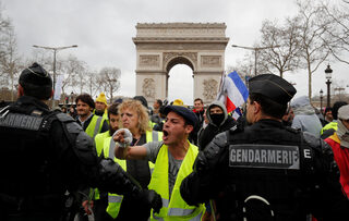 2019-03-16T081555Z_869913636_RC1FCEB027E0_RTRMADP_3_FRANCE-PROTESTS.JPG