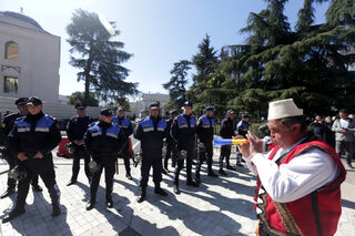 2019-03-16T144550Z_1700175616_RC1796E87F90_RTRMADP_3_ALBANIA-PROTESTS.JPG