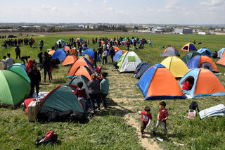 2019-04-04T132055Z_1498283038_RC1AF84FCF00_RTRMADP_3_EUROPE-MIGRANTS-GREECE-BORDER.JPG